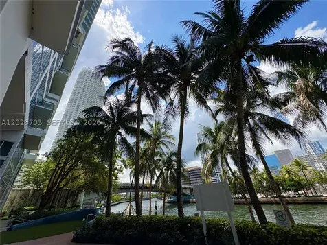 185 SW 7th Street Miami FL 33130