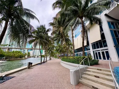 185 SW 7th Street Miami FL 33130