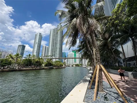185 SW 7th Street Miami FL 33130