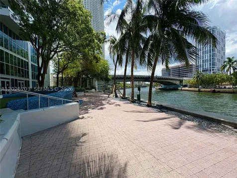 185 SW 7th Street Miami FL 33130