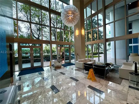 185 SW 7th Street Miami FL 33130