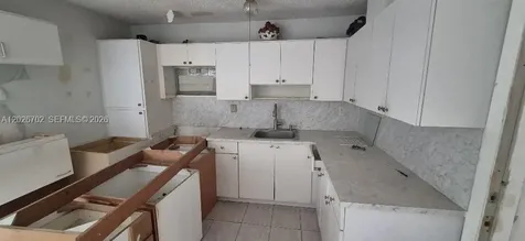 610 E 6th Place Hialeah FL 33010