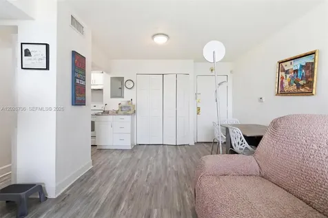 210 Fontainebleau Boulevard Miami FL 33172
