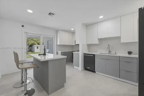 266 SW 6th Street Dania Beach FL 33004