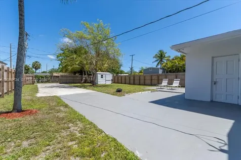 266 SW 6th Street Dania Beach FL 33004