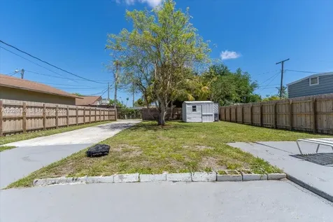 266 SW 6th Street Dania Beach FL 33004