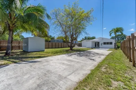 266 SW 6th Street Dania Beach FL 33004