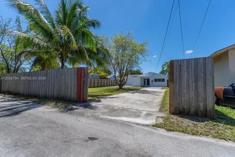 266 SW 6th Street Dania Beach FL 33004
