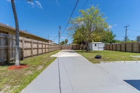266 SW 6th Street Dania Beach FL 33004
