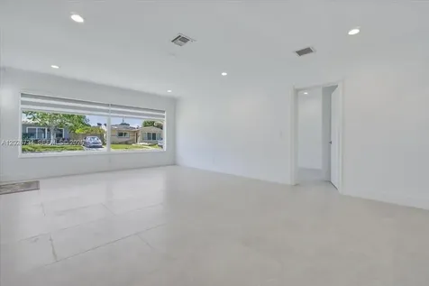 266 SW 6th Street Dania Beach FL 33004