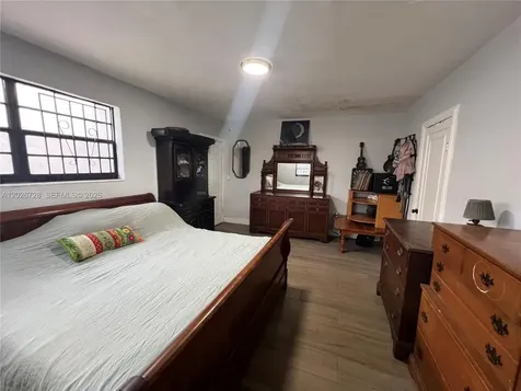 1275 NW 55th Street Miami FL 33142
