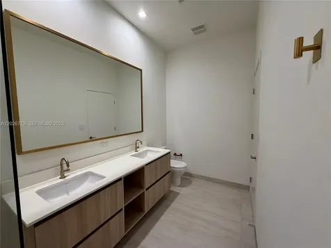 77 SE 5th Street Miami FL 33131