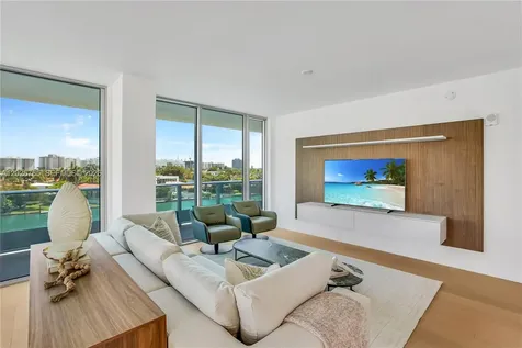 9221 E Bay Harbor Drive Bay Harbor Islands FL 33154