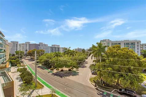 9221 E Bay Harbor Drive Bay Harbor Islands FL 33154