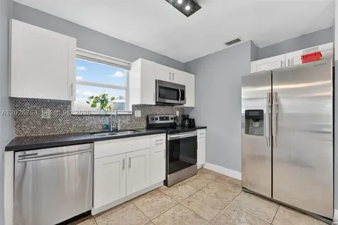 1060 NW 44 Oakland Park FL 33309