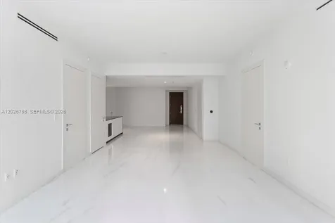 300 Biscayne Blvd Way Miami FL 33131