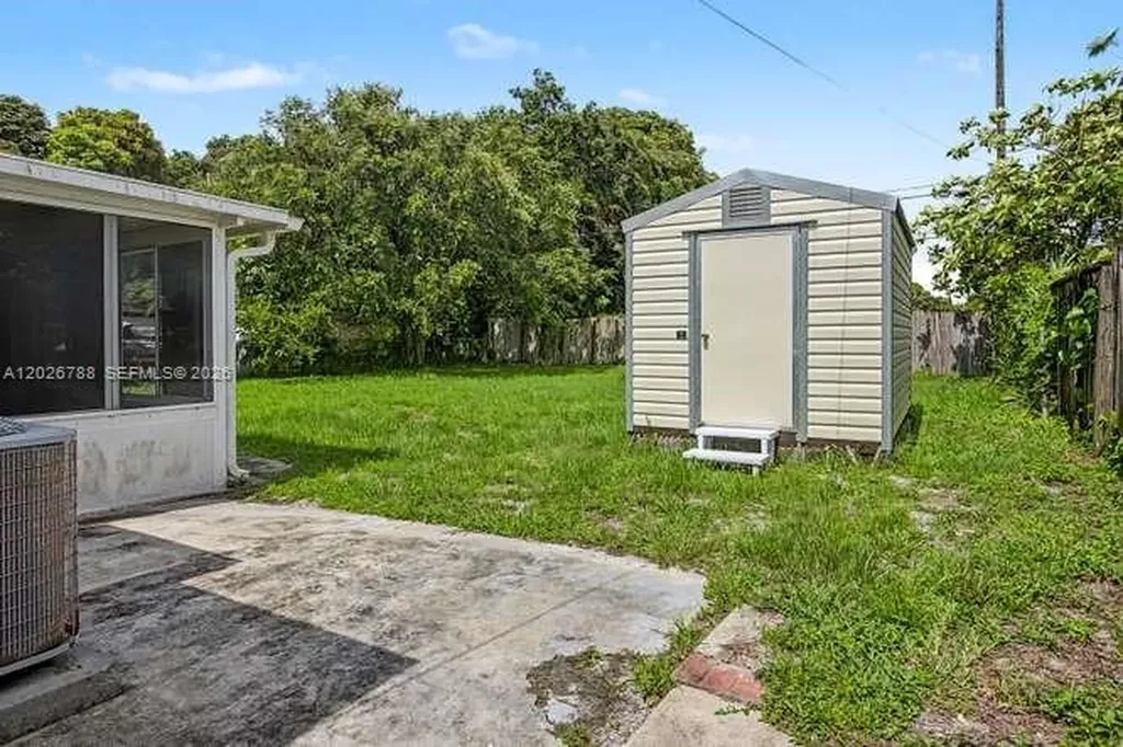 2000 N 58th Avenue Hollywood FL 33021