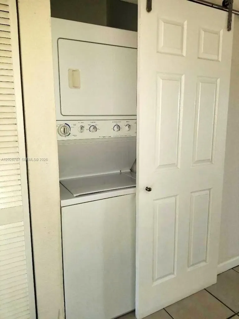 4812 Washington Street Hollywood FL 33021