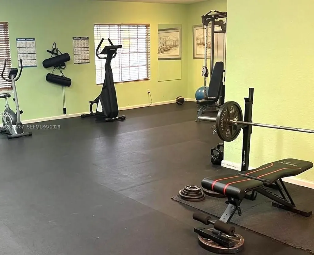 4812 Washington Street Hollywood FL 33021