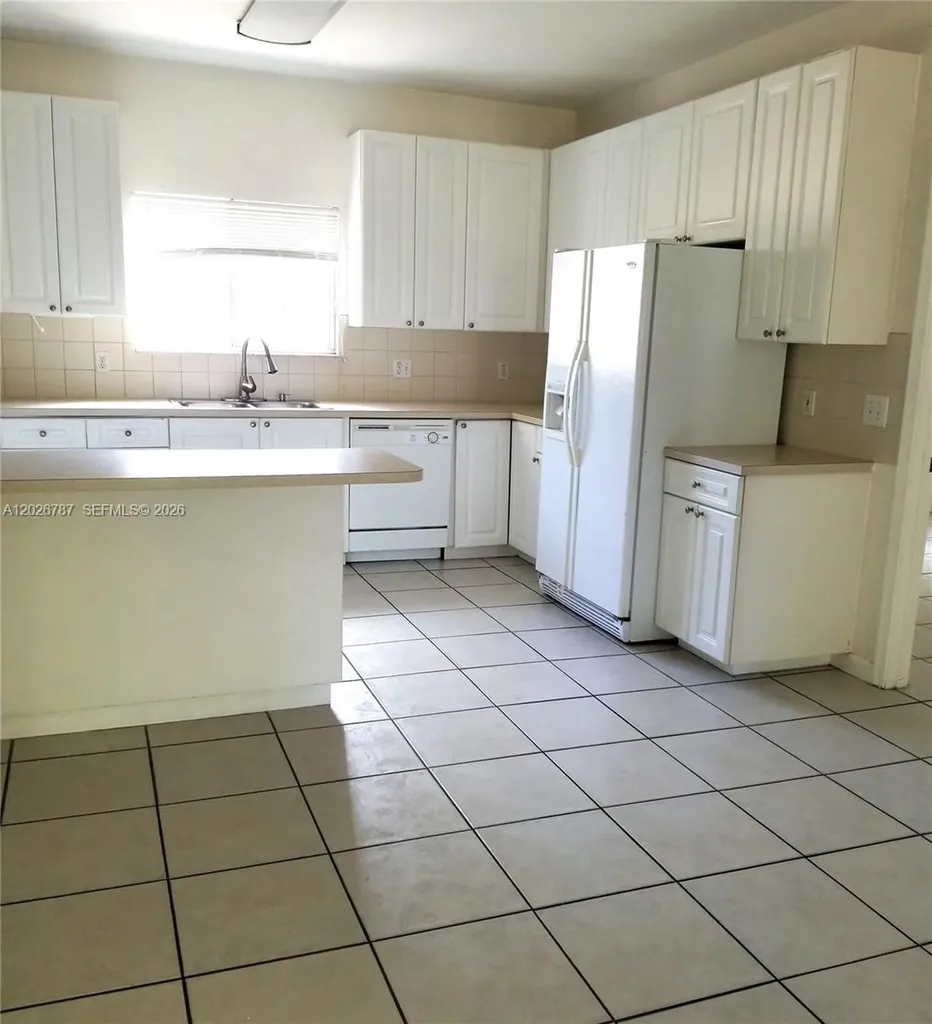 4812 Washington Street Hollywood FL 33021