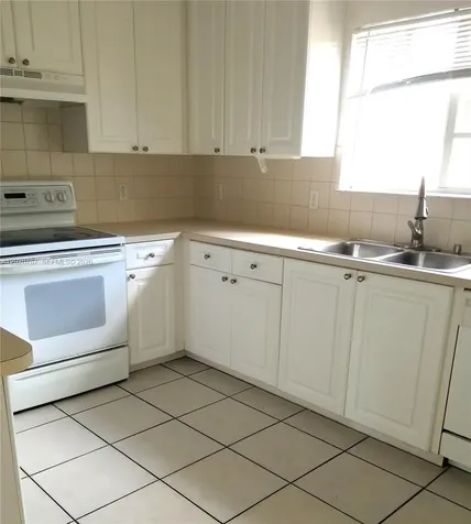 4812 Washington Street Hollywood FL 33021