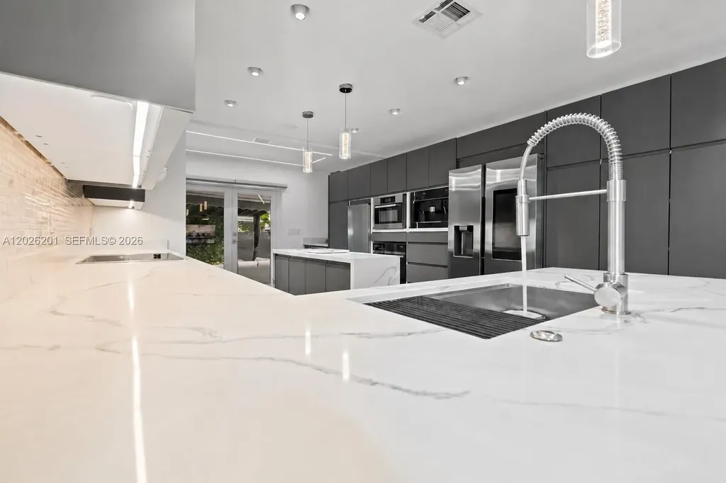 2257 SW 11th Street Miami FL 33135
