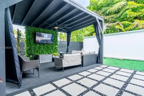 2257 SW 11th Street Miami FL 33135