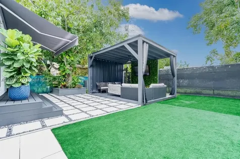 2257 SW 11th Street Miami FL 33135