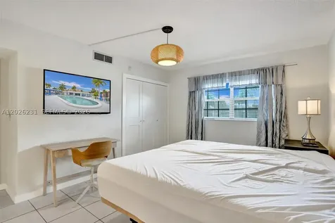 450 Paradise Isle Boulevard Hallandale Beach FL 33009