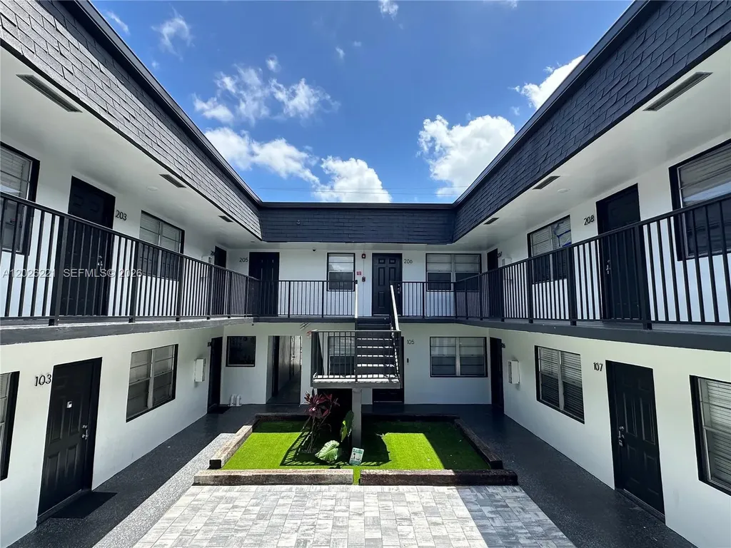 2910 Pierce Street Hollywood FL 33020