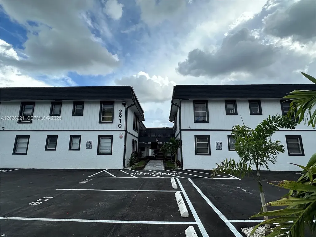 2910 Pierce Street Hollywood FL 33020
