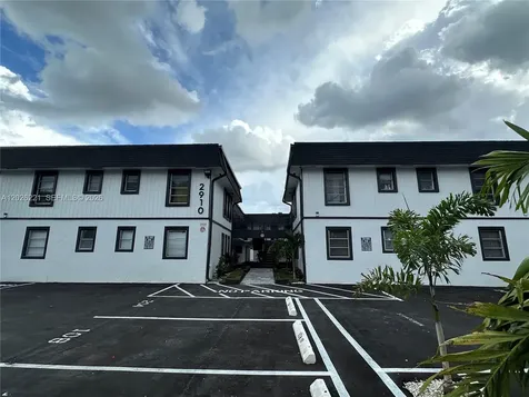 2910 Pierce Street Hollywood FL 33020