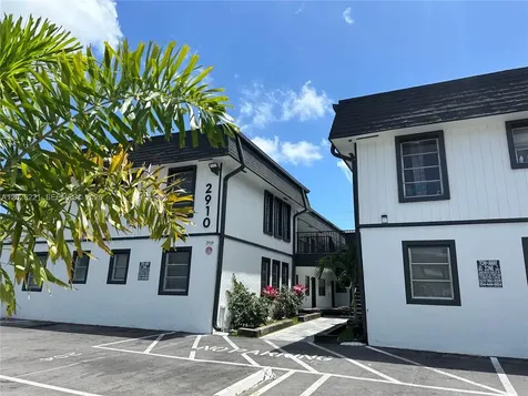 2910 Pierce Street Hollywood FL 33020