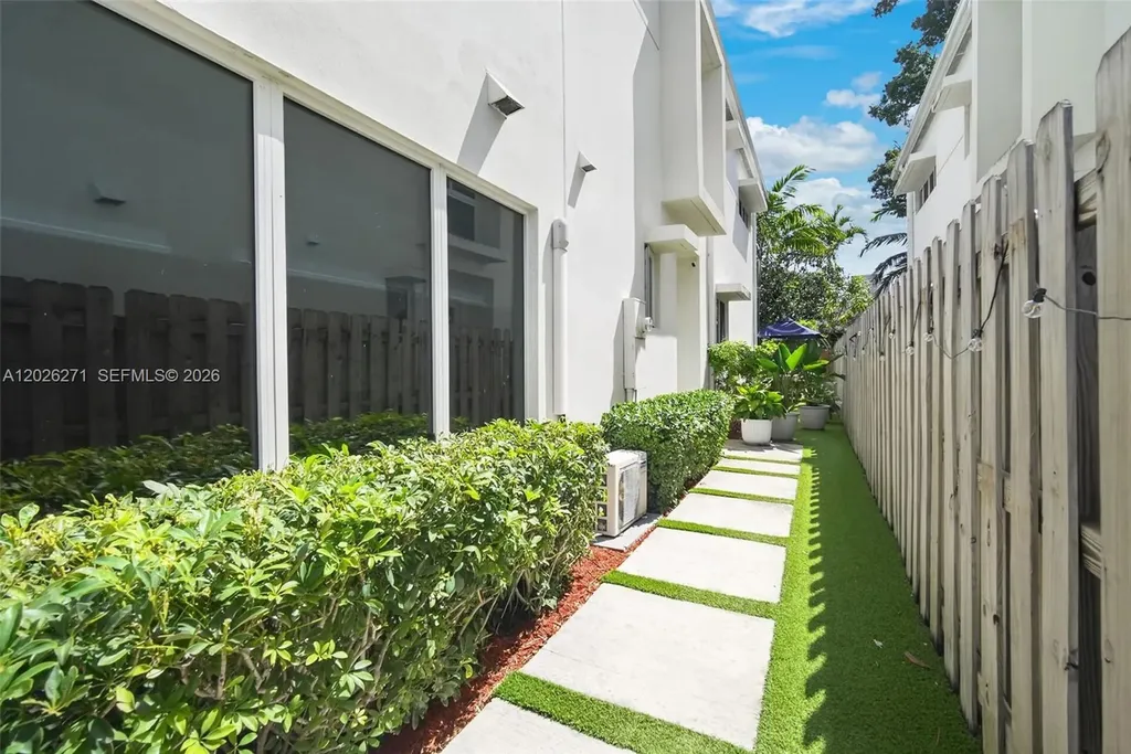 560 SW 6th Avenue Fort Lauderdale FL 33315