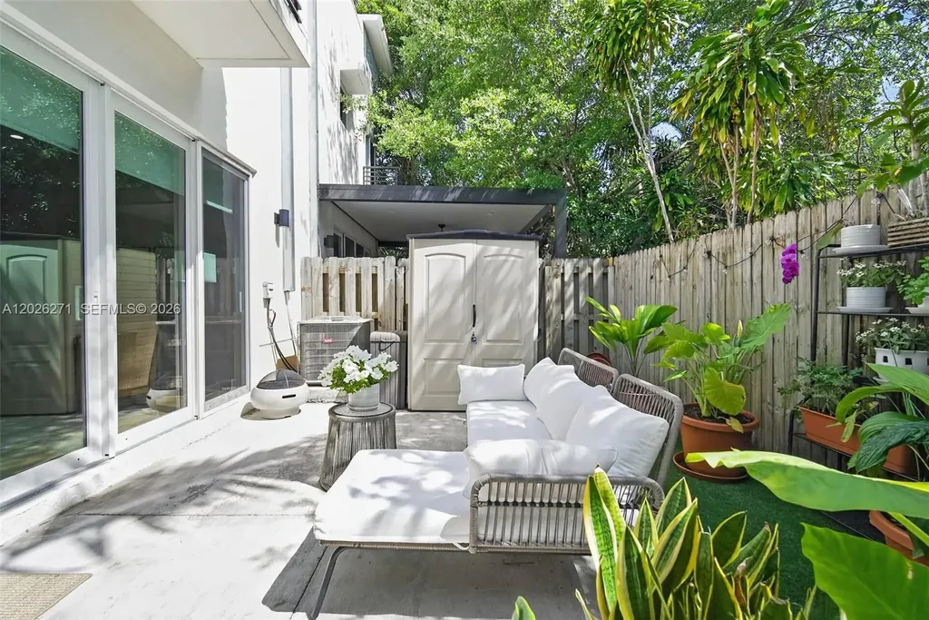 560 SW 6th Avenue Fort Lauderdale FL 33315
