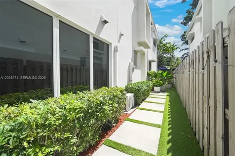 560 SW 6th Avenue Fort Lauderdale FL 33315