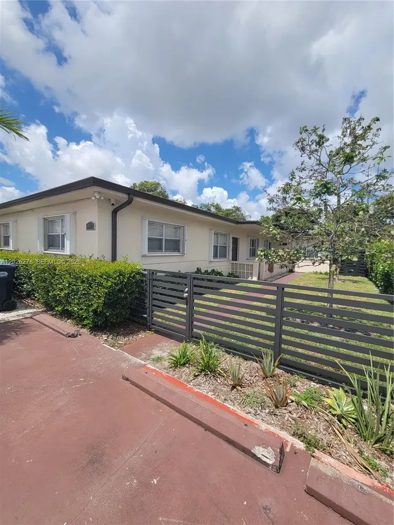 1052 SW 79th Avenue Miami FL 33144