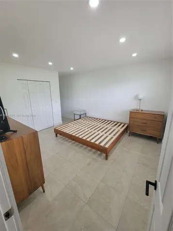 1052 SW 79th Avenue Miami FL 33144