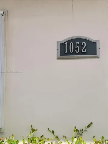 1052 SW 79th Avenue Miami FL 33144
