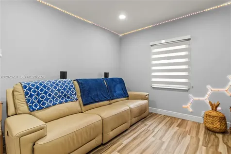 6250 SW 20 Terrace Miami FL 33155