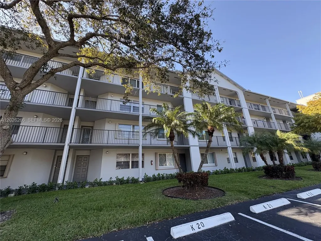 1300 SW 125th Avenue Pembroke Pines FL 33027