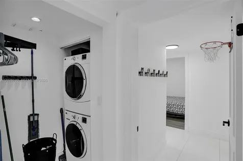 2000 Island Boulevard Aventura FL 33160