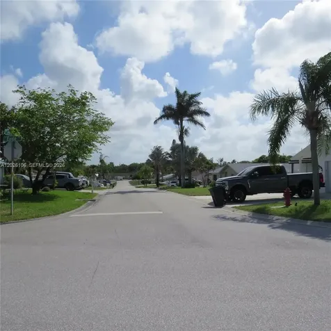 9051 SE Eagle Avenue Hobe Sound FL 33455