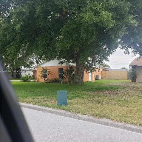 9051 SE Eagle Avenue Hobe Sound FL 33455