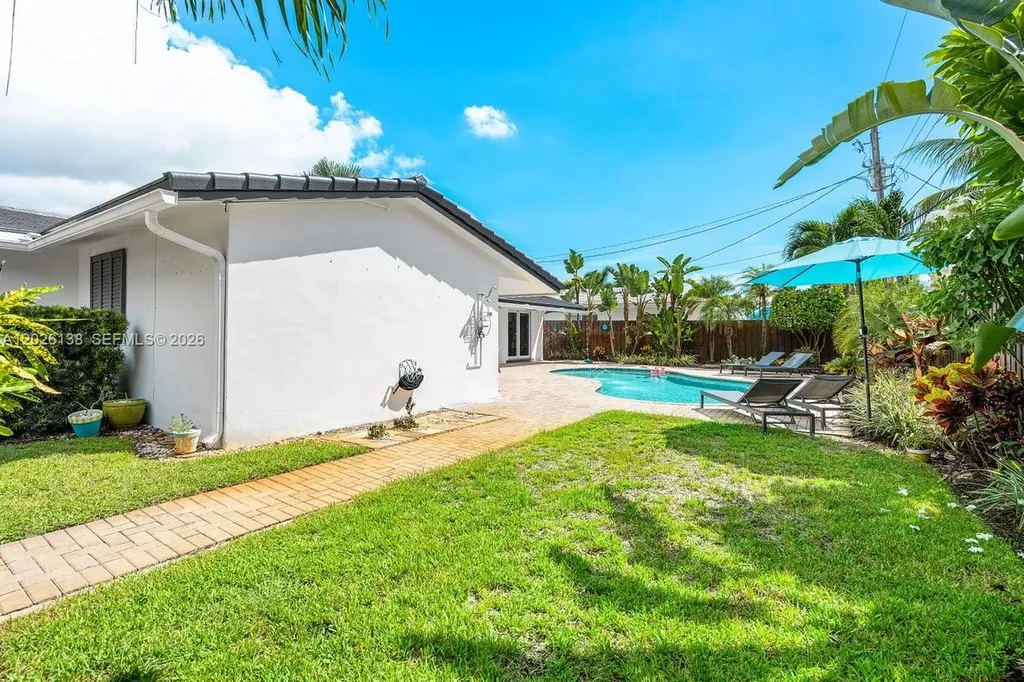 2010 NE 57th Street Fort Lauderdale FL 33308