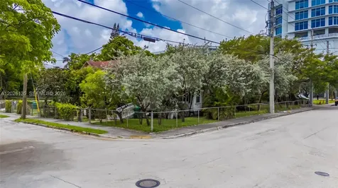 1246 NW 9th Avenue Miami FL 33136