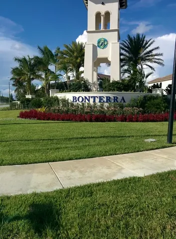 9307 W 33rd Way Hialeah FL 33018
