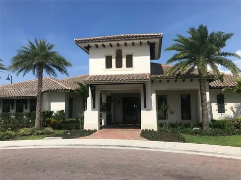 9307 W 33rd Way Hialeah FL 33018