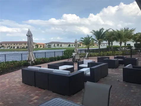 9307 W 33rd Way Hialeah FL 33018
