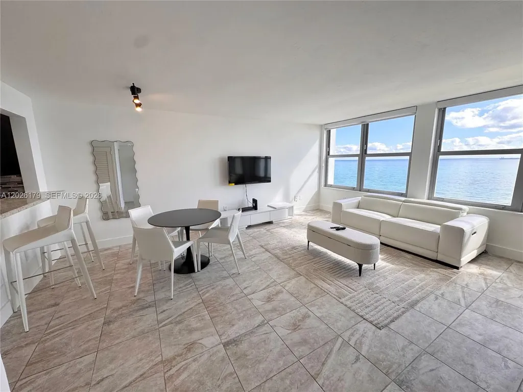 2899 Collins Avenue Miami Beach FL 33140